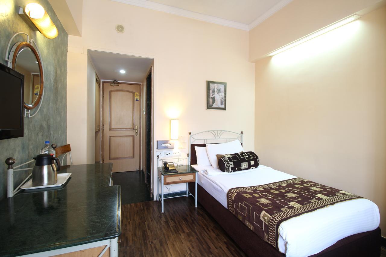 Hotel Gurukripa Даман Екстер'єр фото