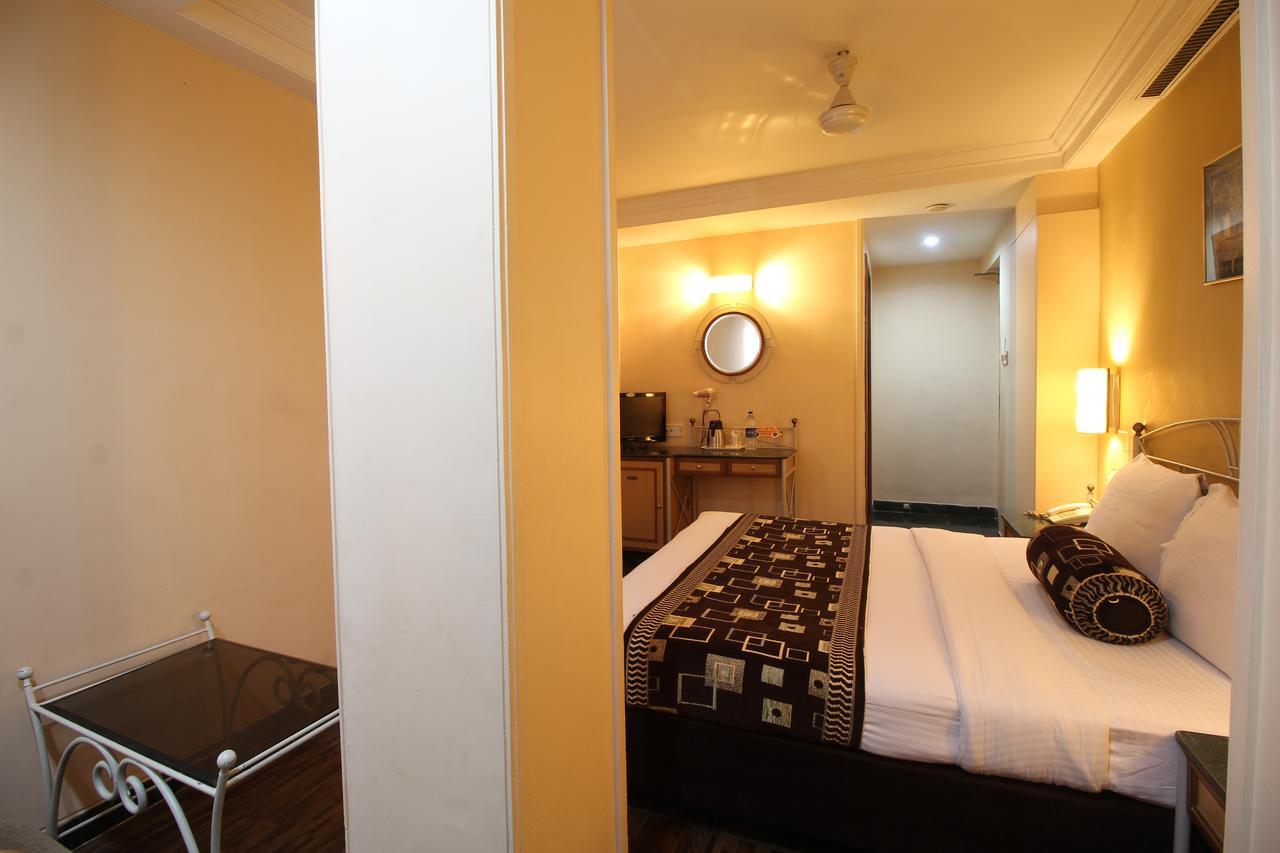 Hotel Gurukripa Даман Екстер'єр фото