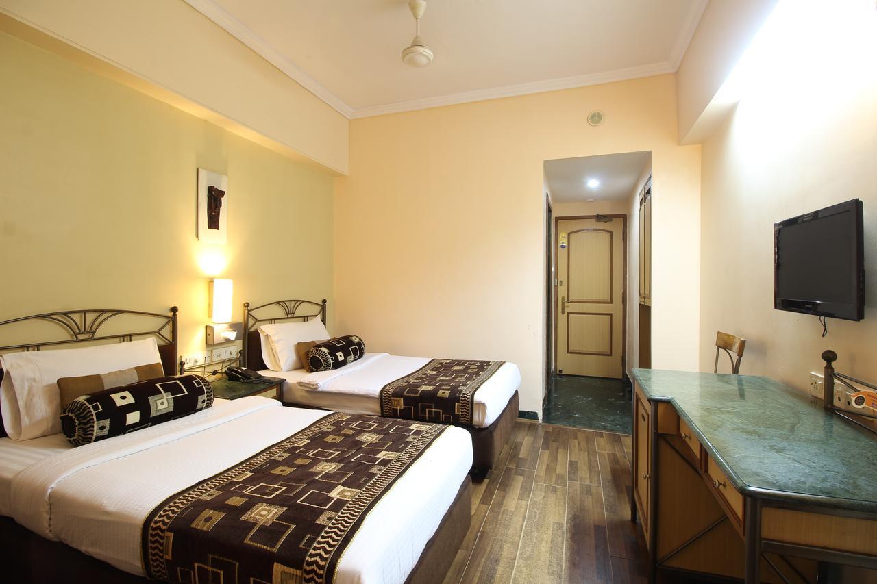 Hotel Gurukripa Даман Екстер'єр фото