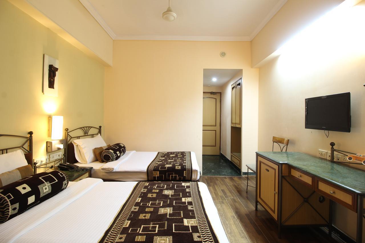 Hotel Gurukripa Даман Екстер'єр фото