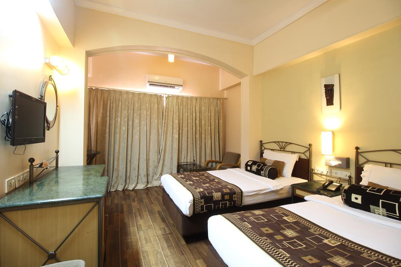 Hotel Gurukripa Даман Екстер'єр фото