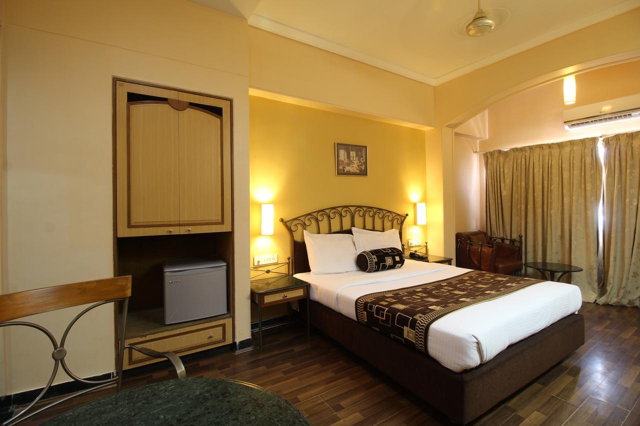 Hotel Gurukripa Даман Екстер'єр фото