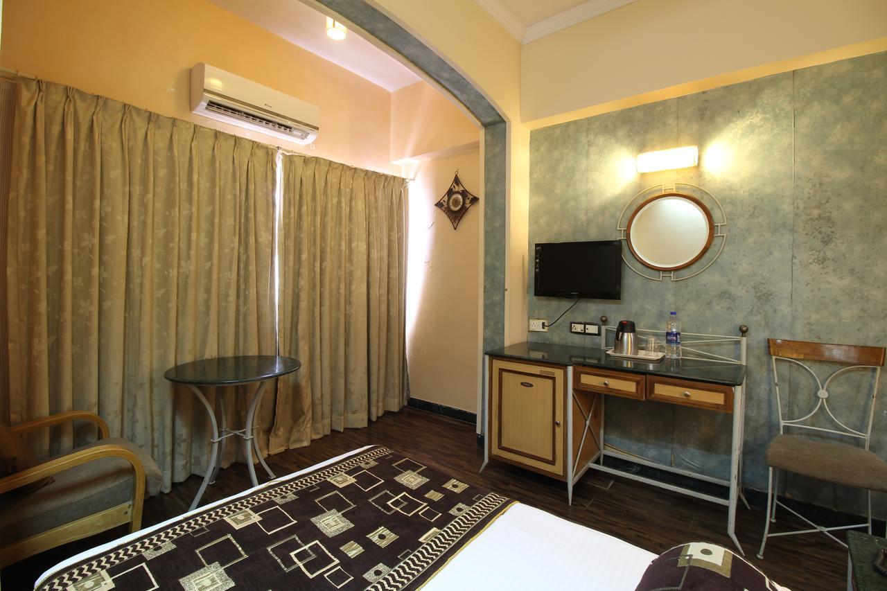 Hotel Gurukripa Даман Екстер'єр фото