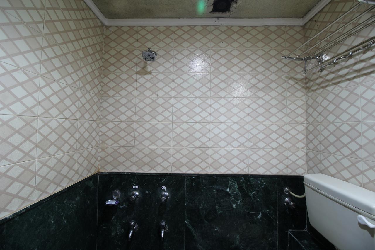 Hotel Gurukripa Даман Екстер'єр фото
