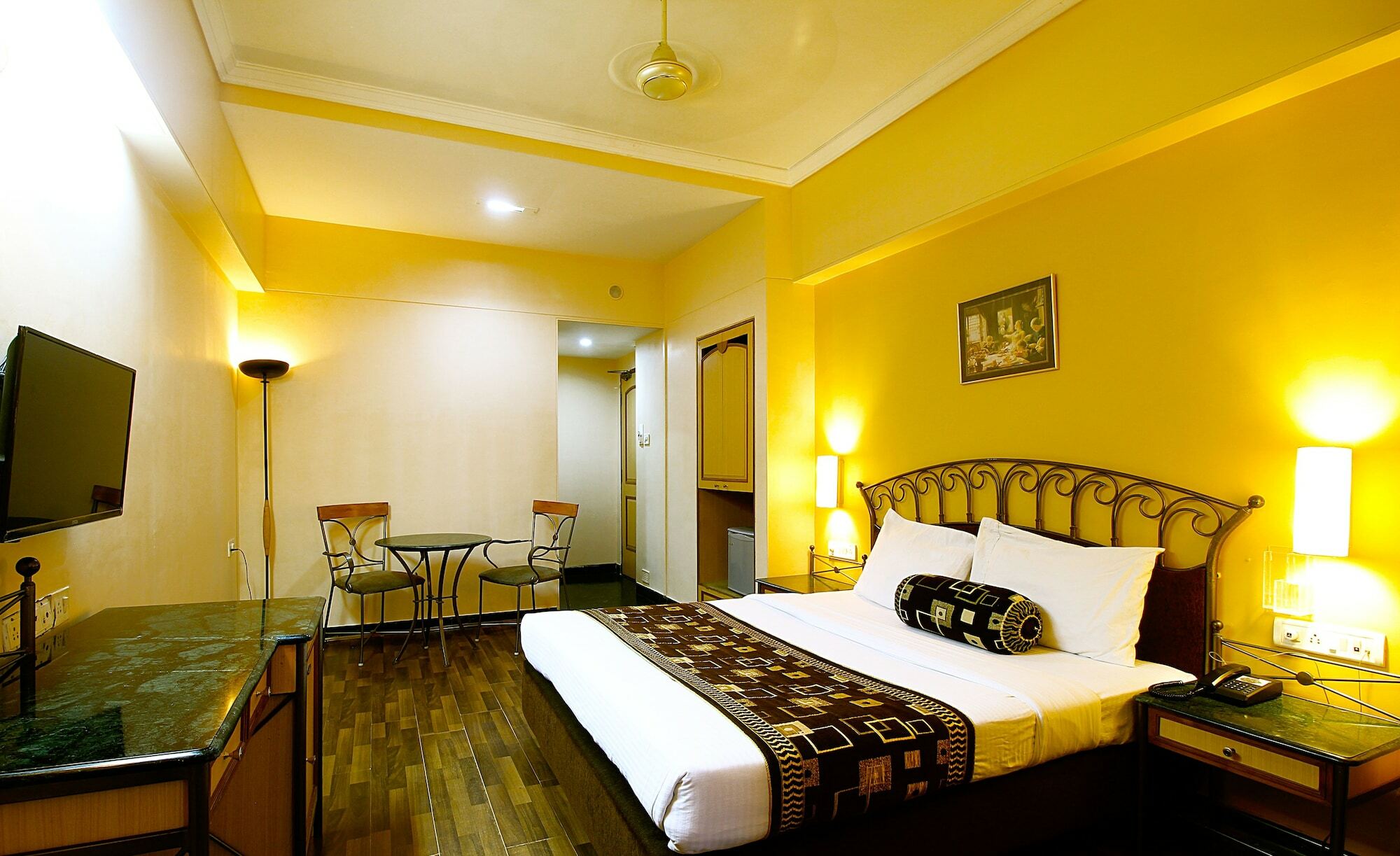 Hotel Gurukripa Даман Екстер'єр фото